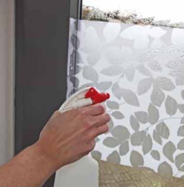 folie statică pe fereastră - aplicare - pasul 2